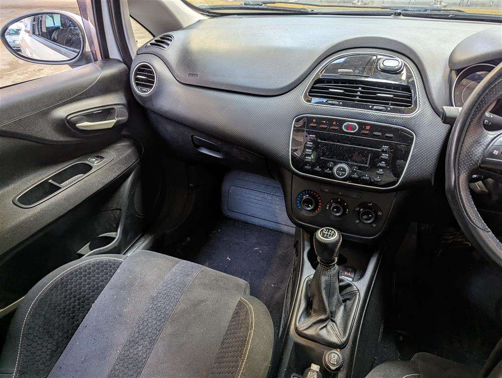 <p>2011 FIAT PUNTO EVO SPORTING MULTIJ</p>