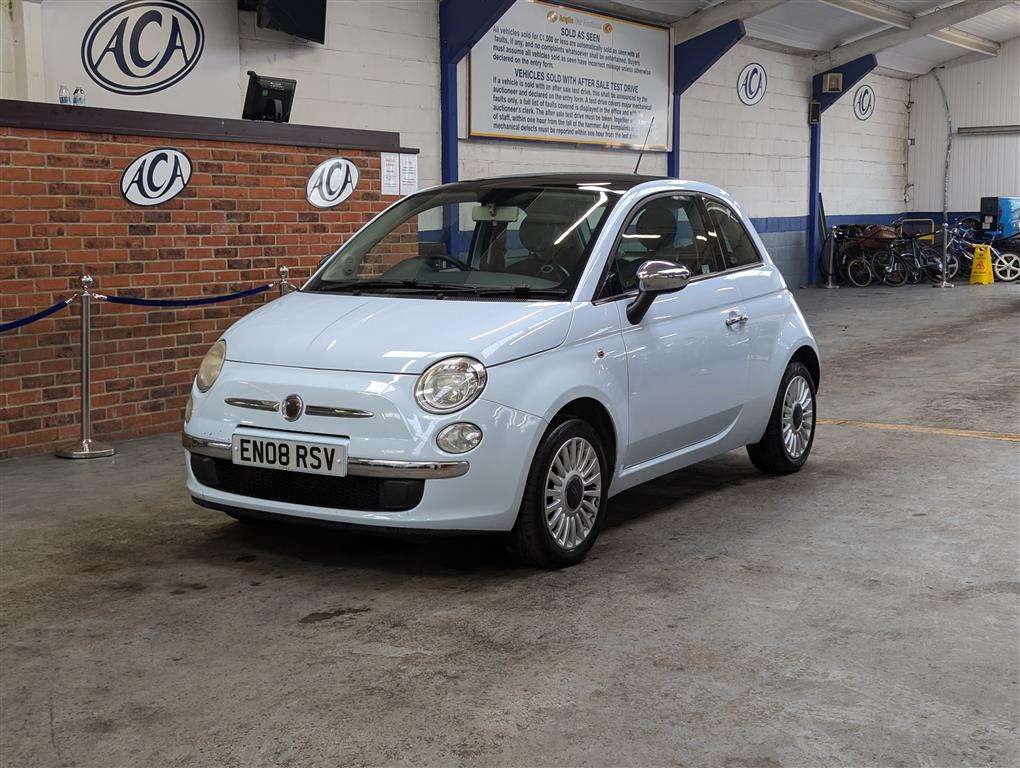 <p>2008 FIAT 500 LOUNGE M-JET RHD</p>