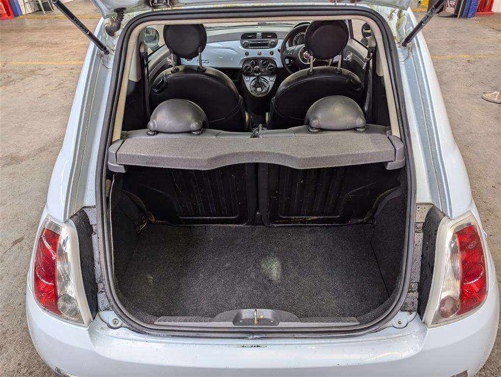 <p>2008 FIAT 500 LOUNGE M-JET RHD</p>