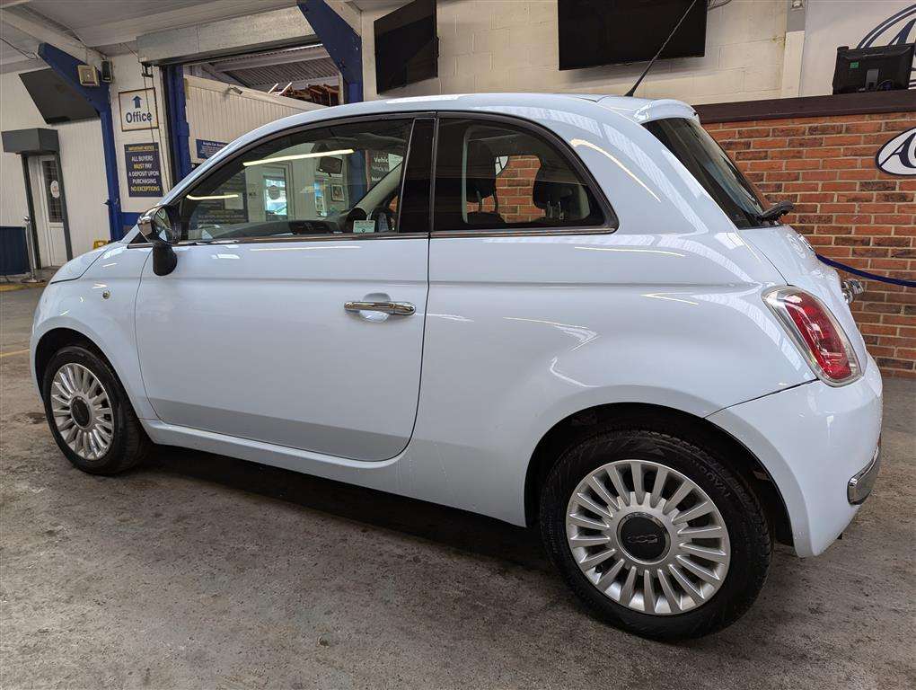 <p>2008 FIAT 500 LOUNGE M-JET RHD</p>