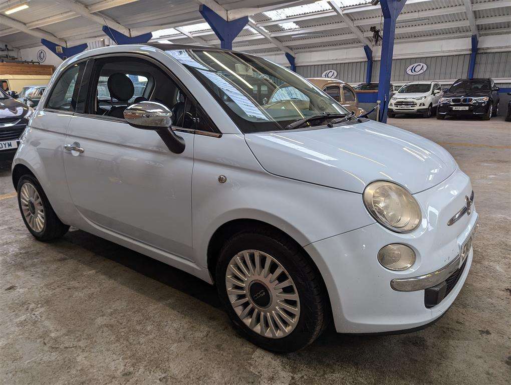 <p>2008 FIAT 500 LOUNGE M-JET RHD</p>