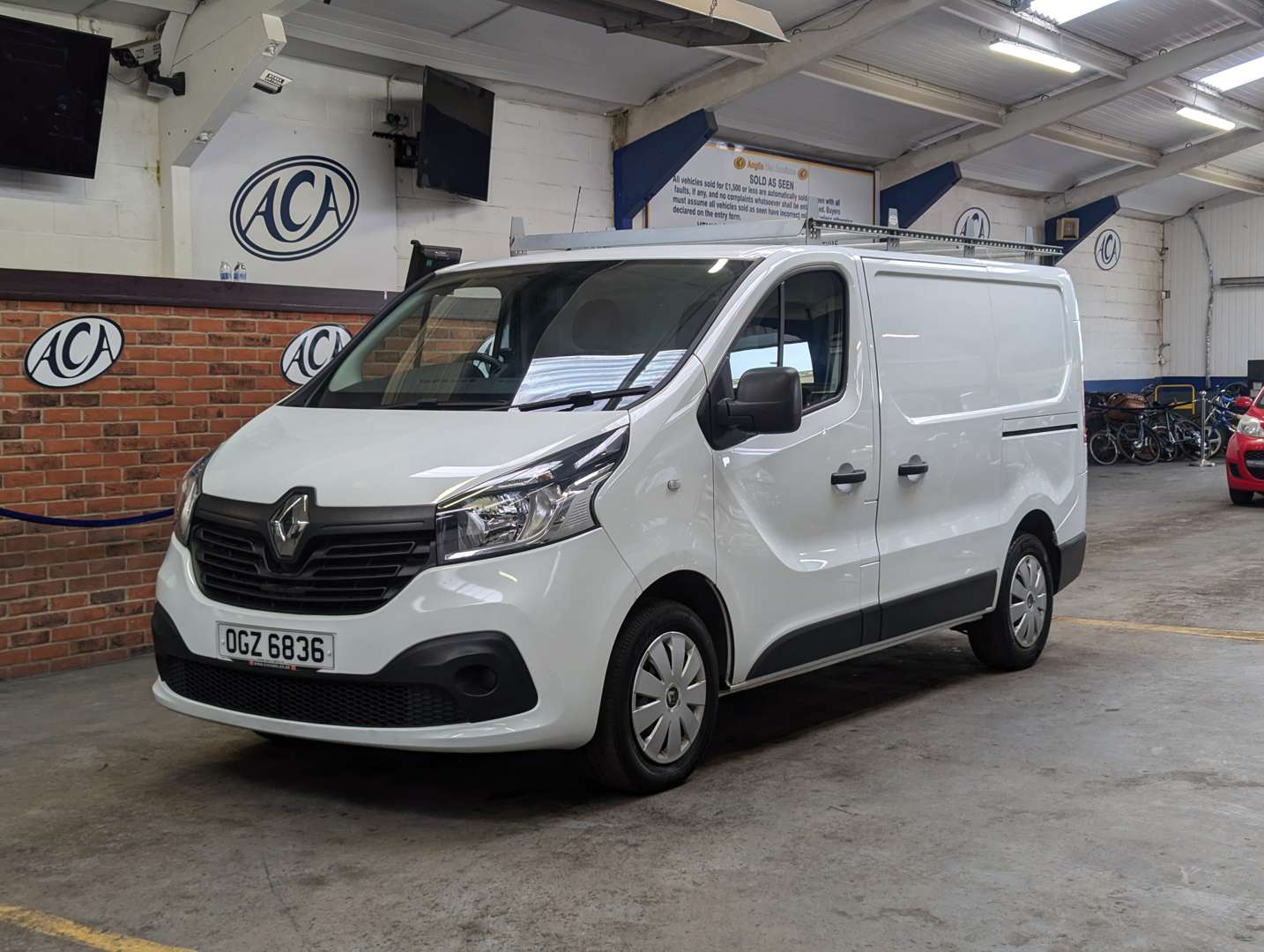 <p>2019 RENAULT TRAFIC SL27 BUSINESS + DC</p>