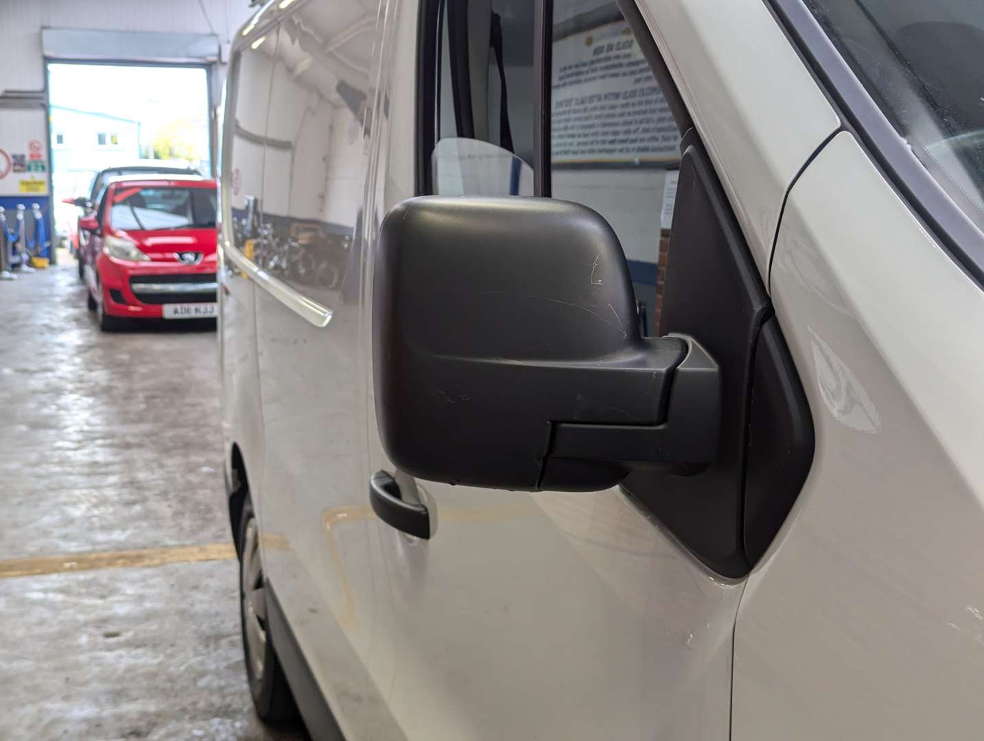 <p>2019 RENAULT TRAFIC SL27 BUSINESS + DC</p>