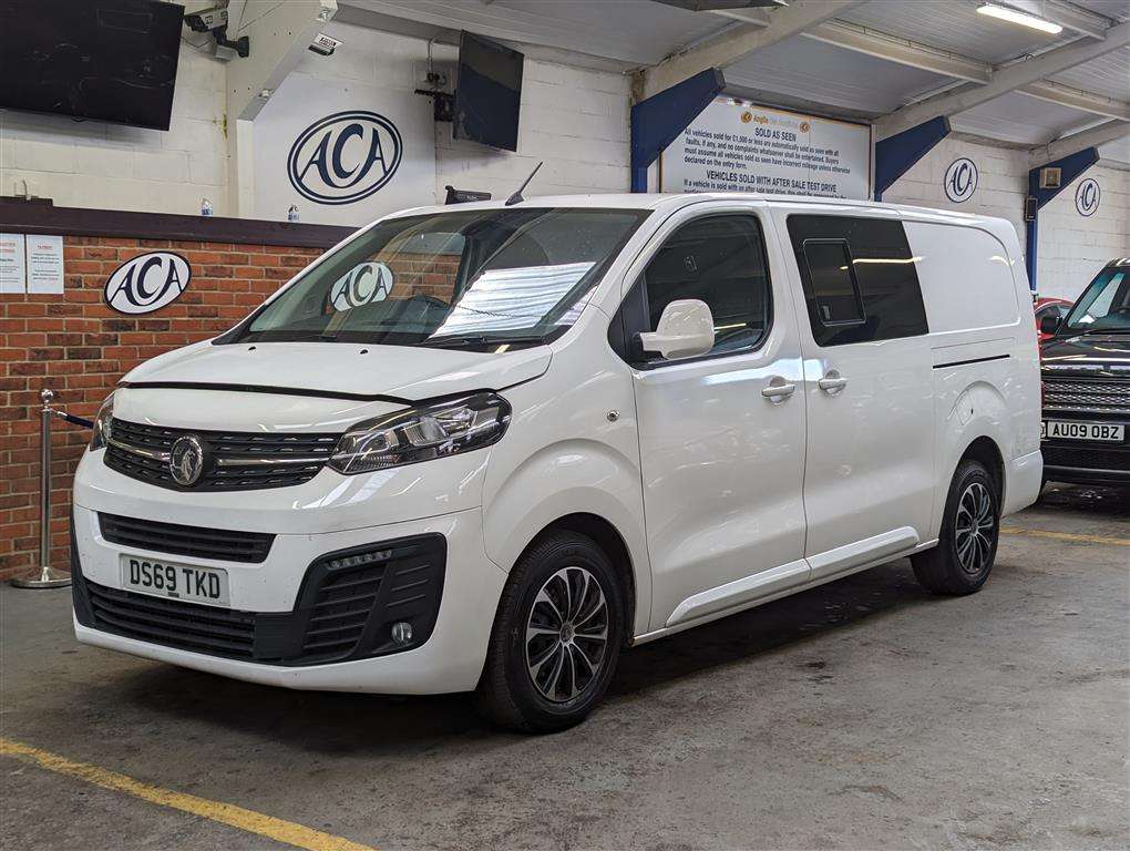 <p>2019 VAUXHALL VIVARO 3100 SPORTIVE S/S</p>