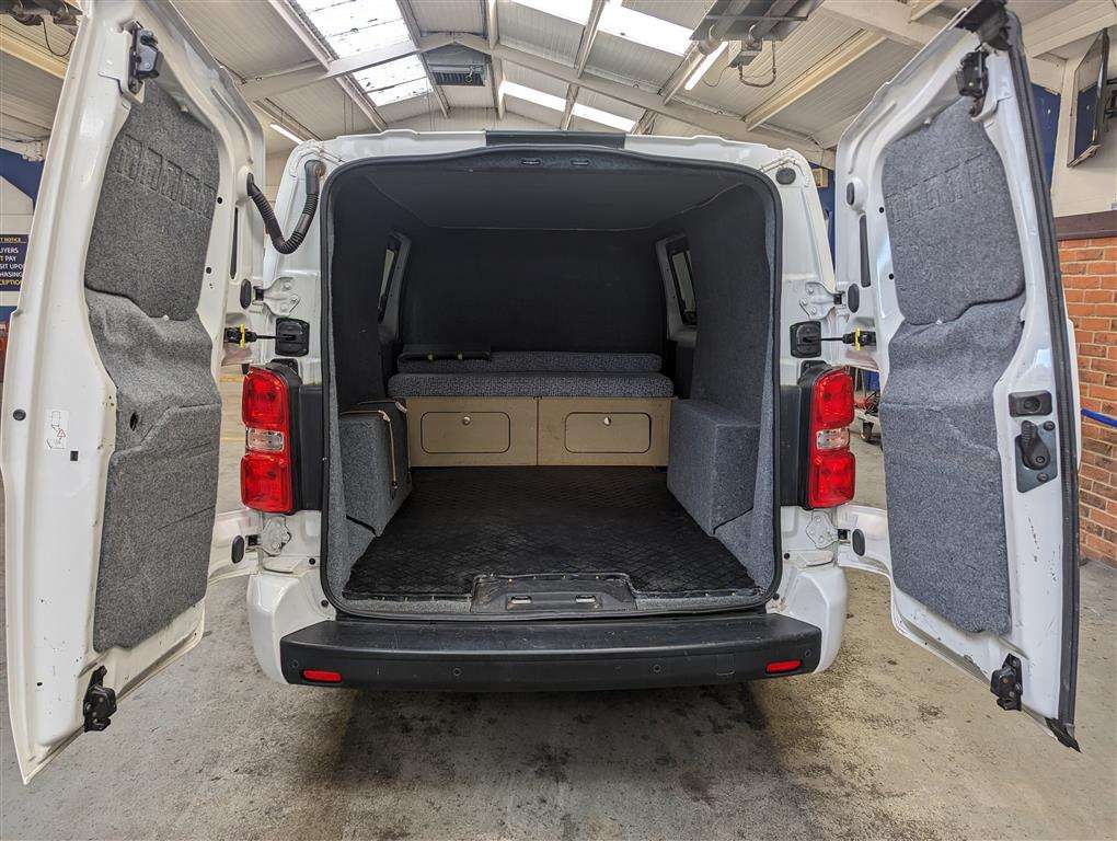 <p>2019 VAUXHALL VIVARO 3100 SPORTIVE S/S</p>