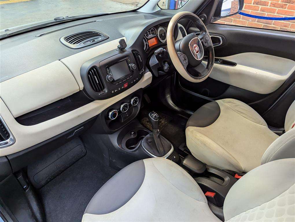 <p>2013 FIAT 500L EASY MULTIJET S-A</p>