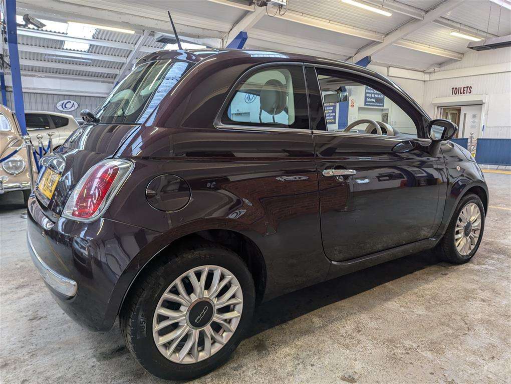 <p>2015 FIAT 500 LOUNGE</p>