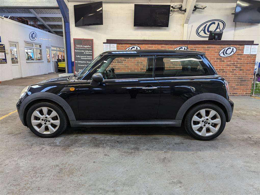 <p>2009 MINI ONE</p>