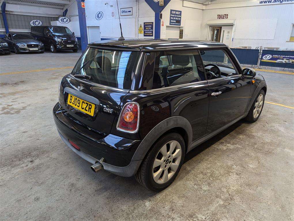 <p>2009 MINI ONE</p>