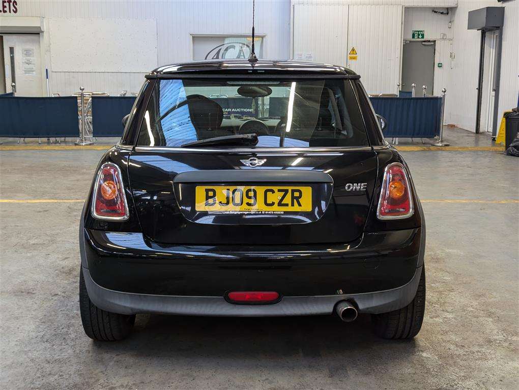 <p>2009 MINI ONE</p>