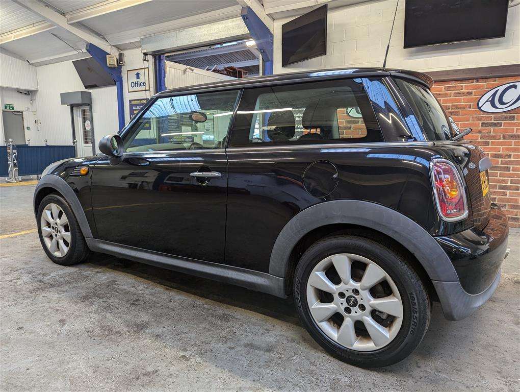 <p>2009 MINI ONE</p>