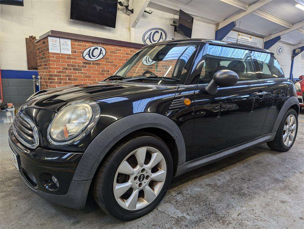 <p>2009 MINI ONE</p>