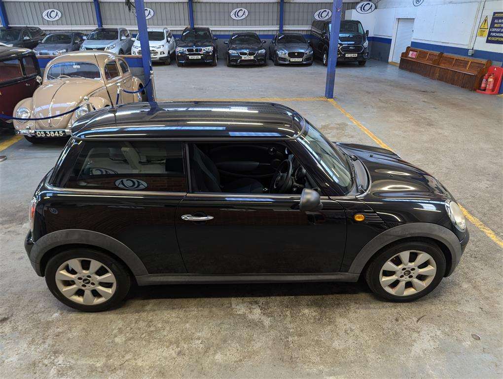 <p>2009 MINI ONE</p>