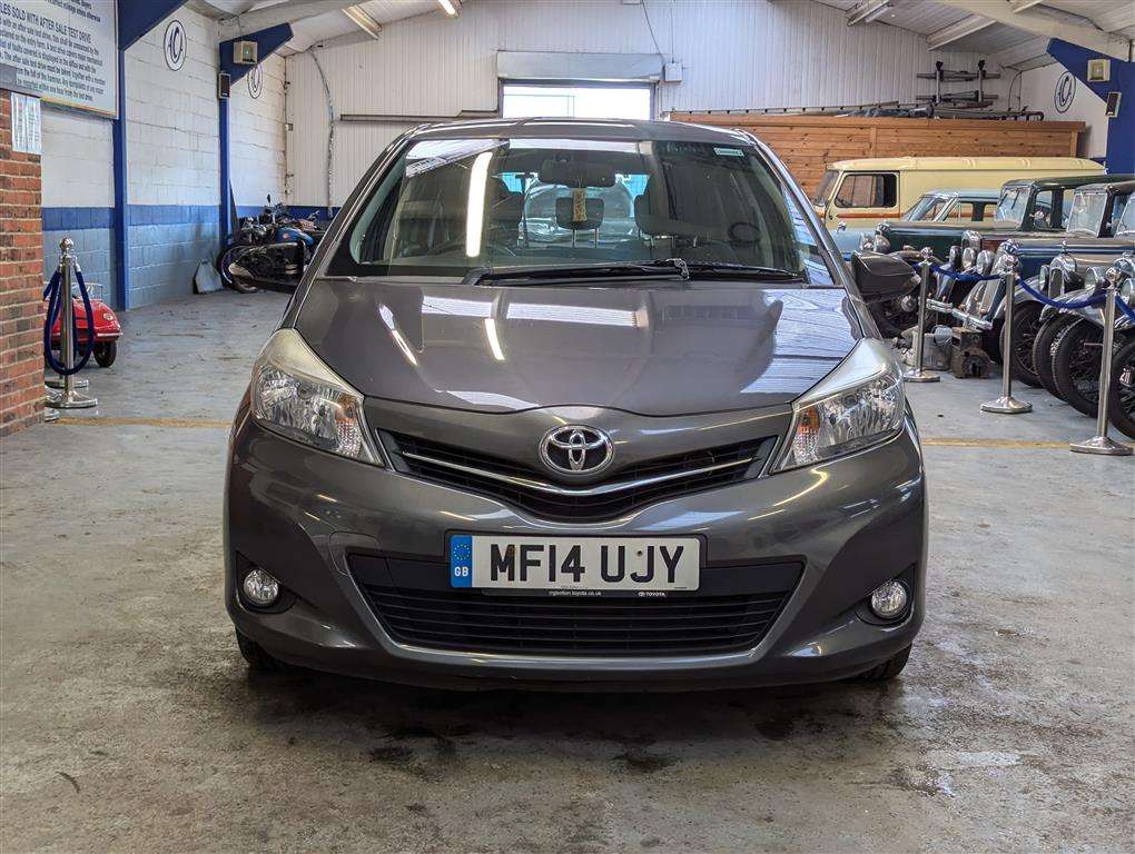 <p>2014 TOYOTA YARIS ICON + VVT-I</p>