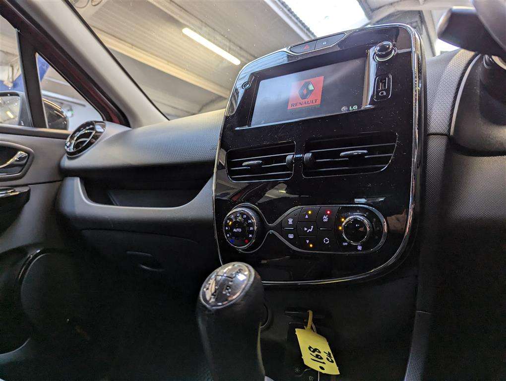 <p>2014 RENAULT CLIO D-QUE S M-NAV NRG DC</p>