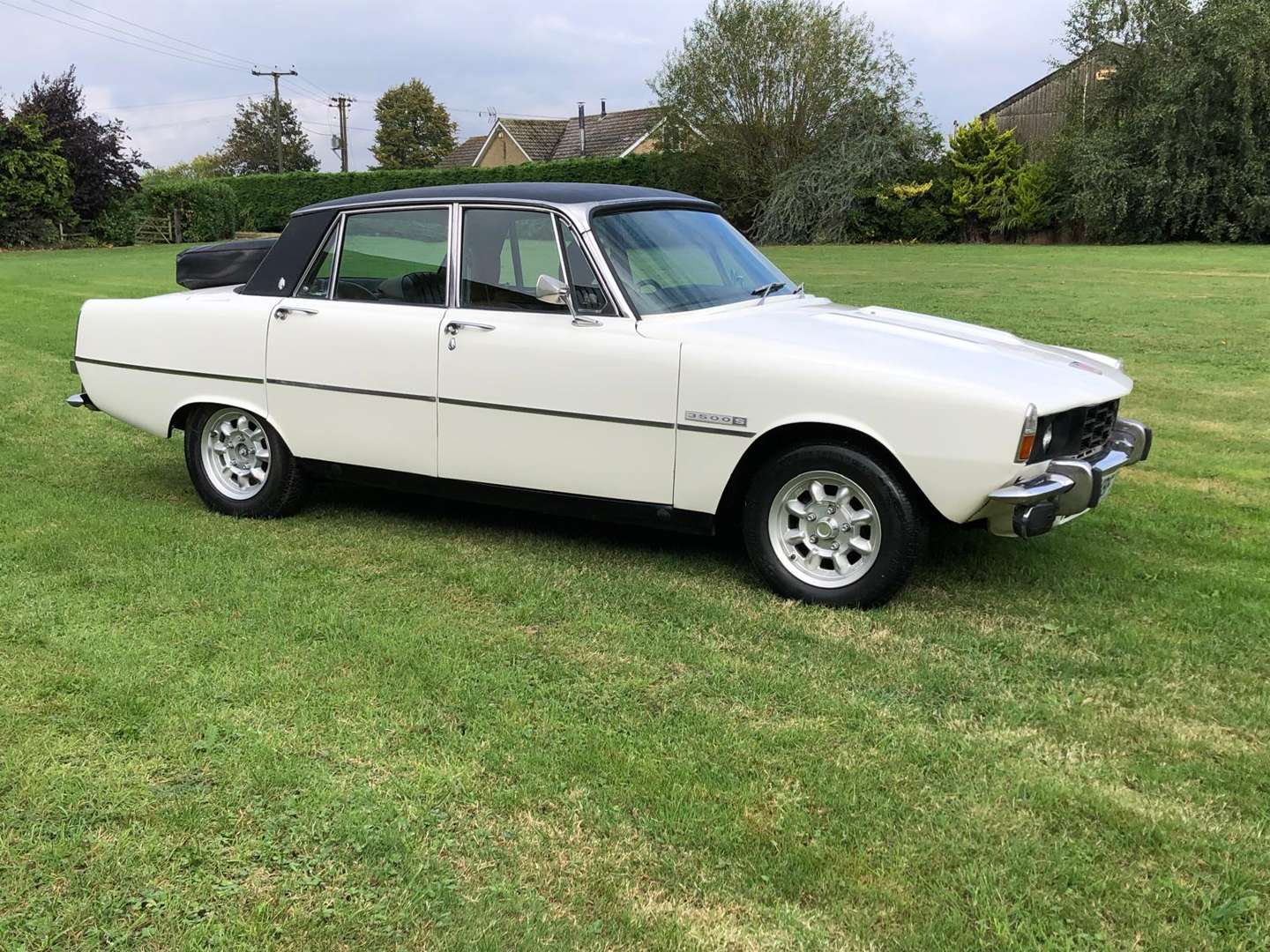 <p>1976 ROVER P6 3500S&nbsp;</p>