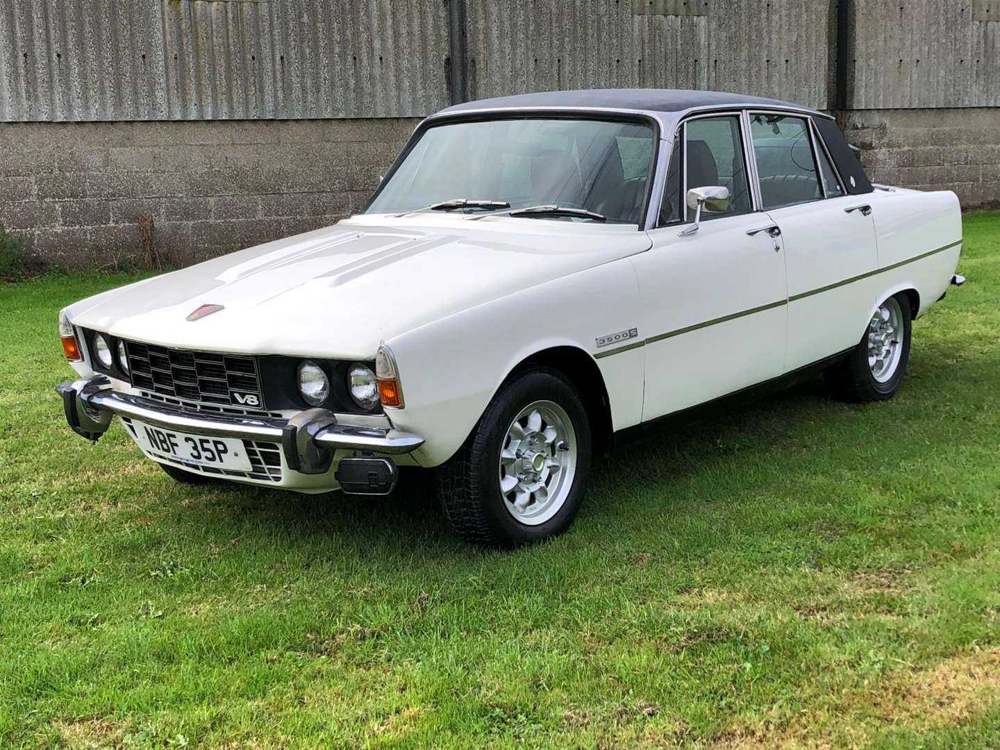 <p>1976 ROVER P6 3500S&nbsp;</p>