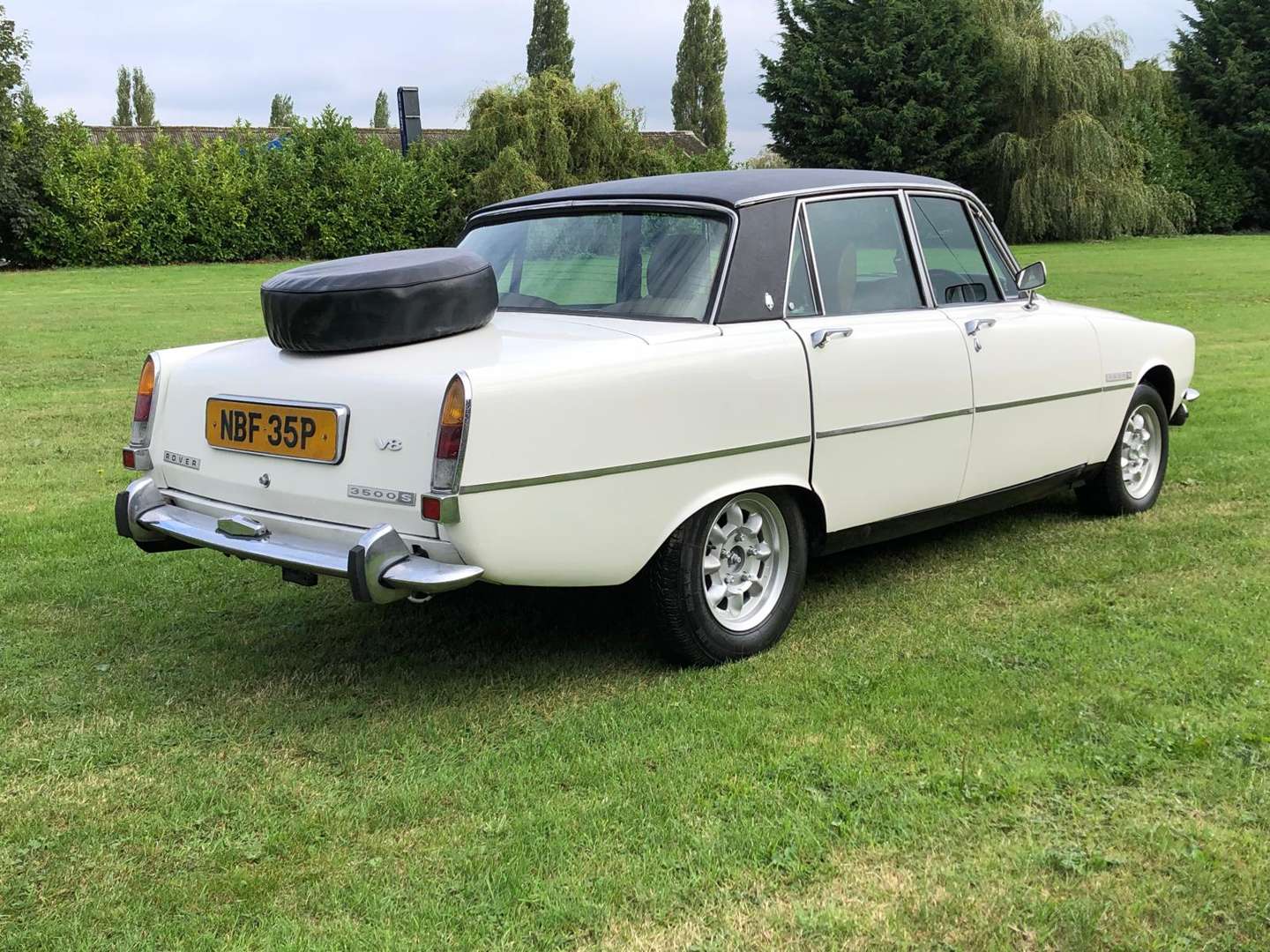 <p>1976 ROVER P6 3500S&nbsp;</p>