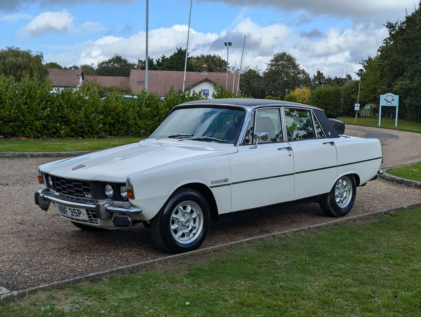 <p>1976 ROVER P6 3500S&nbsp;</p>