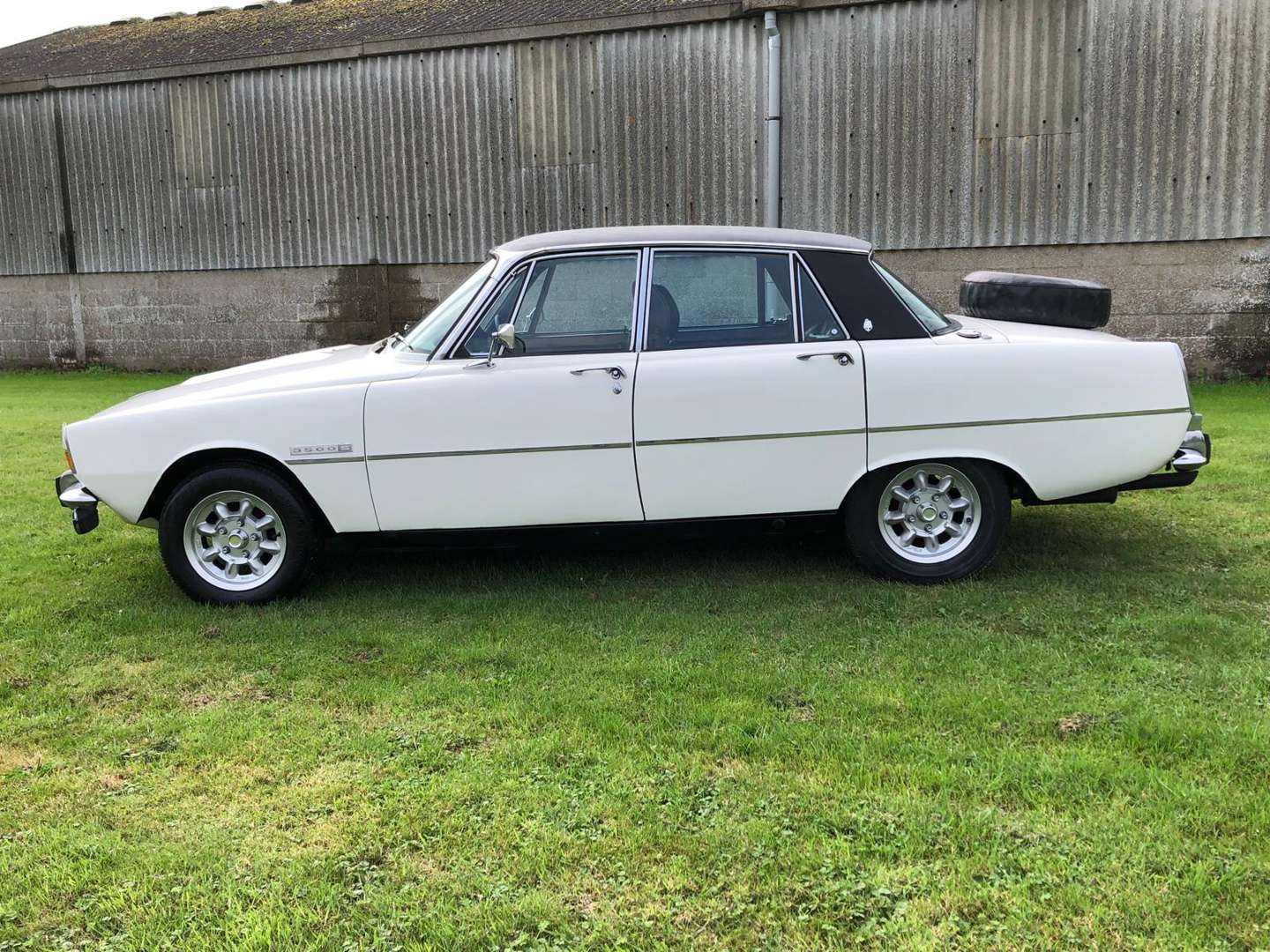 <p>1976 ROVER P6 3500S&nbsp;</p>