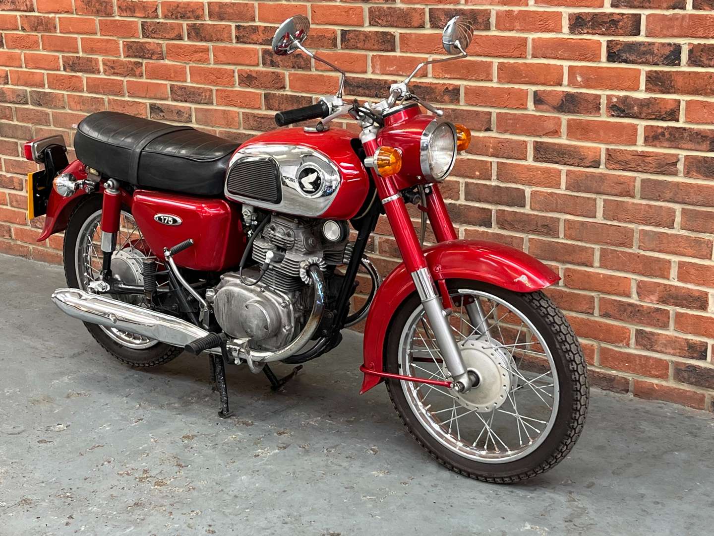 <p>1974 HONDA CD175</p>