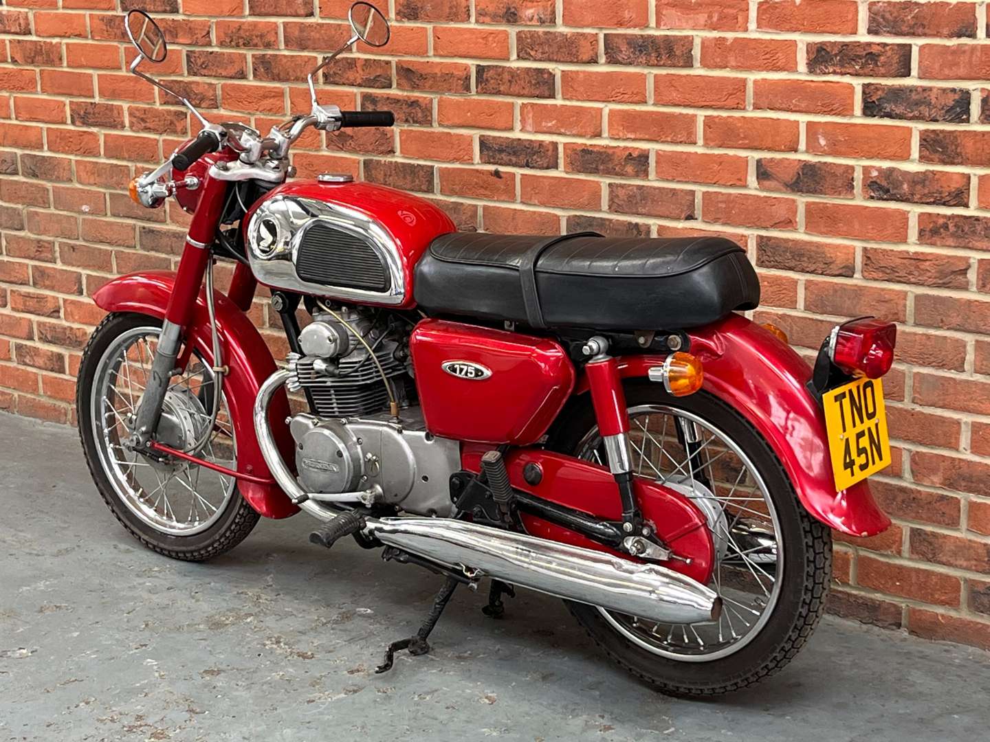 <p>1974 HONDA CD175</p>