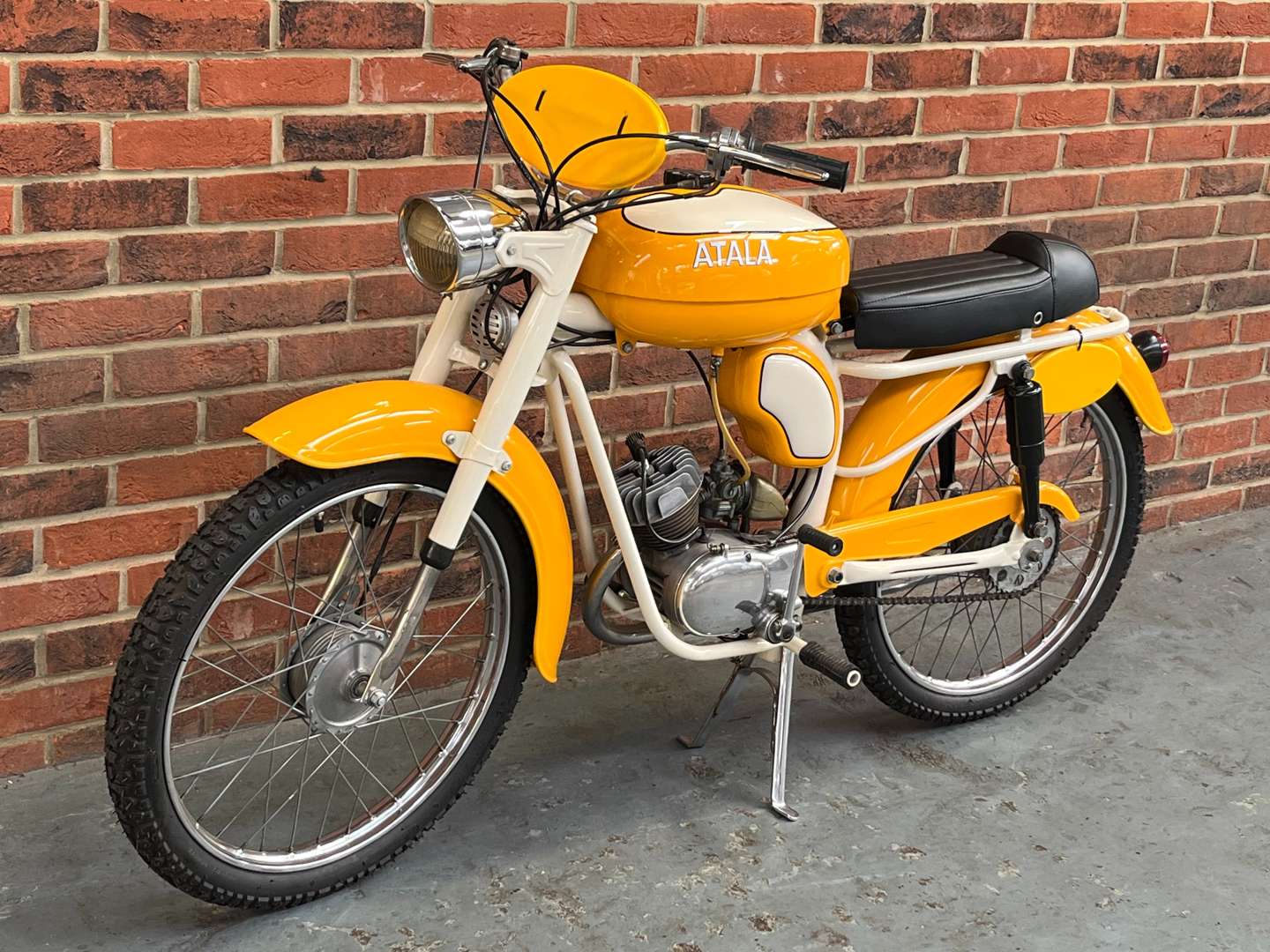 <p>1967 ATALA SE50</p>