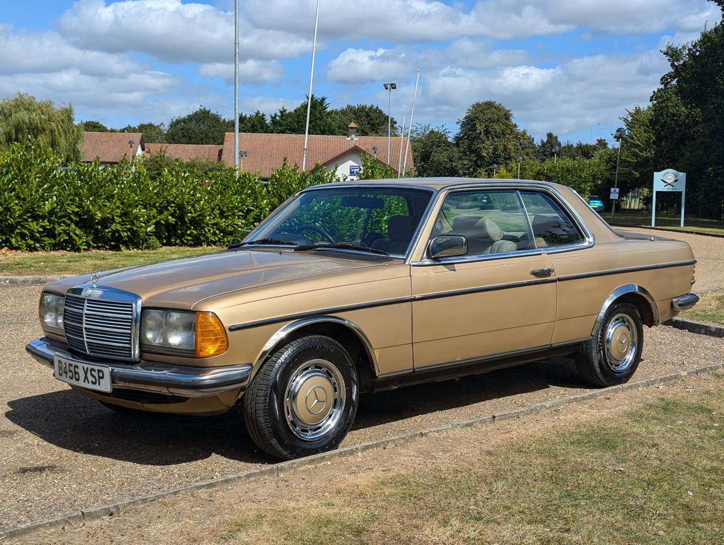 <p>1985 MERCEDES 230 CE AUTO</p>