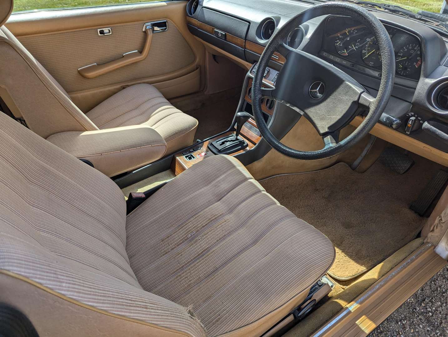 <p>1985 MERCEDES 230 CE AUTO</p>