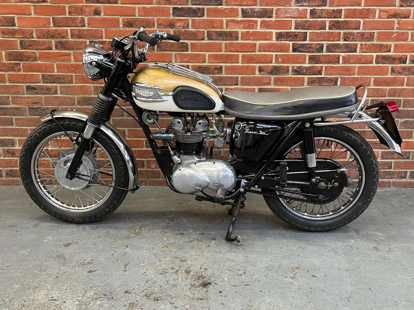 <p>1964 TRIUMPH TIGER 90</p>