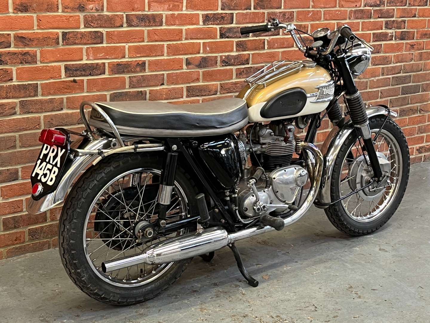 <p>1964 TRIUMPH TIGER 90</p>