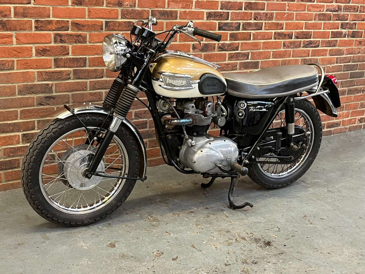 <p>1964 TRIUMPH TIGER 90</p>