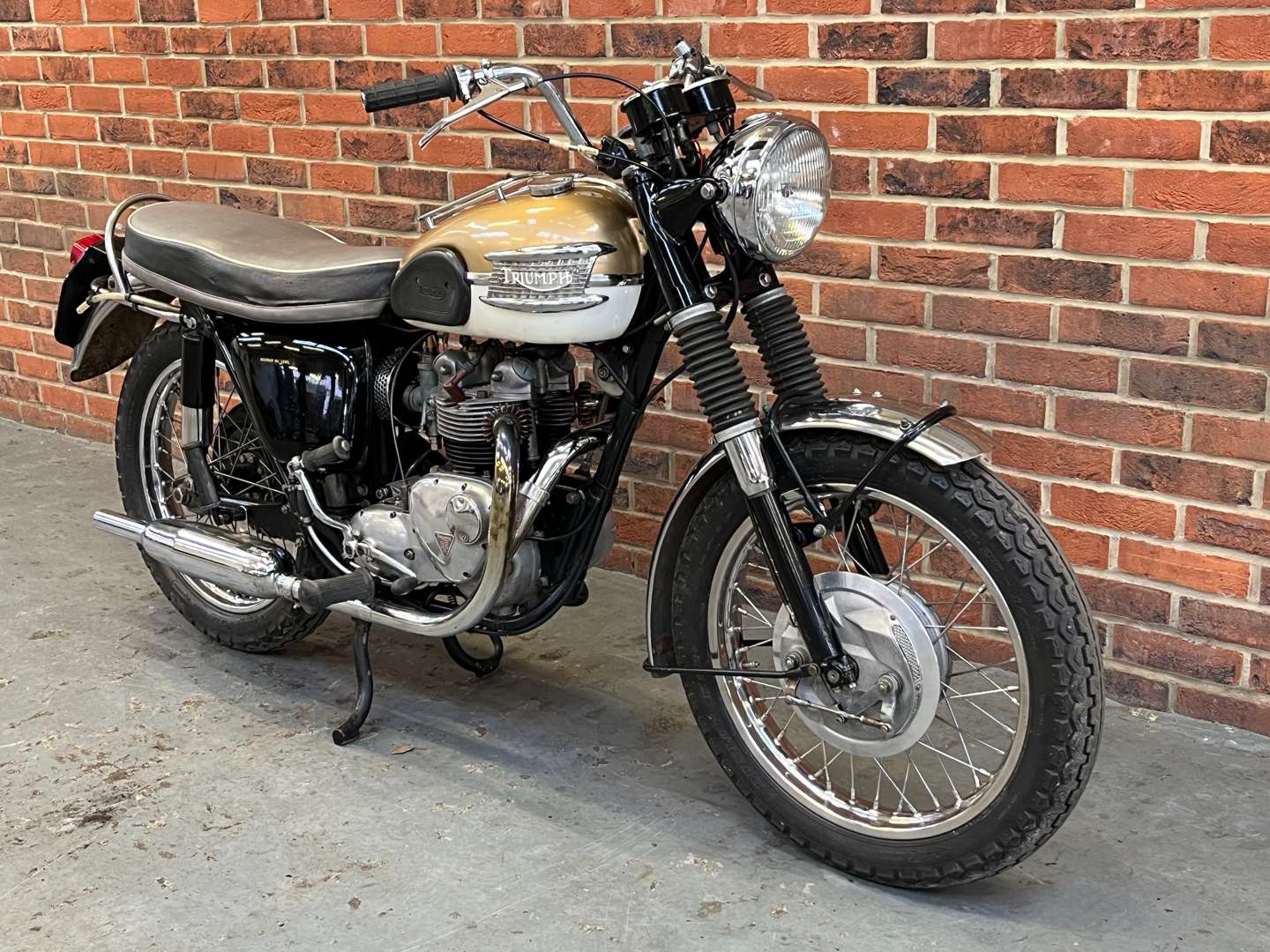 <p>1964 TRIUMPH TIGER 90</p>