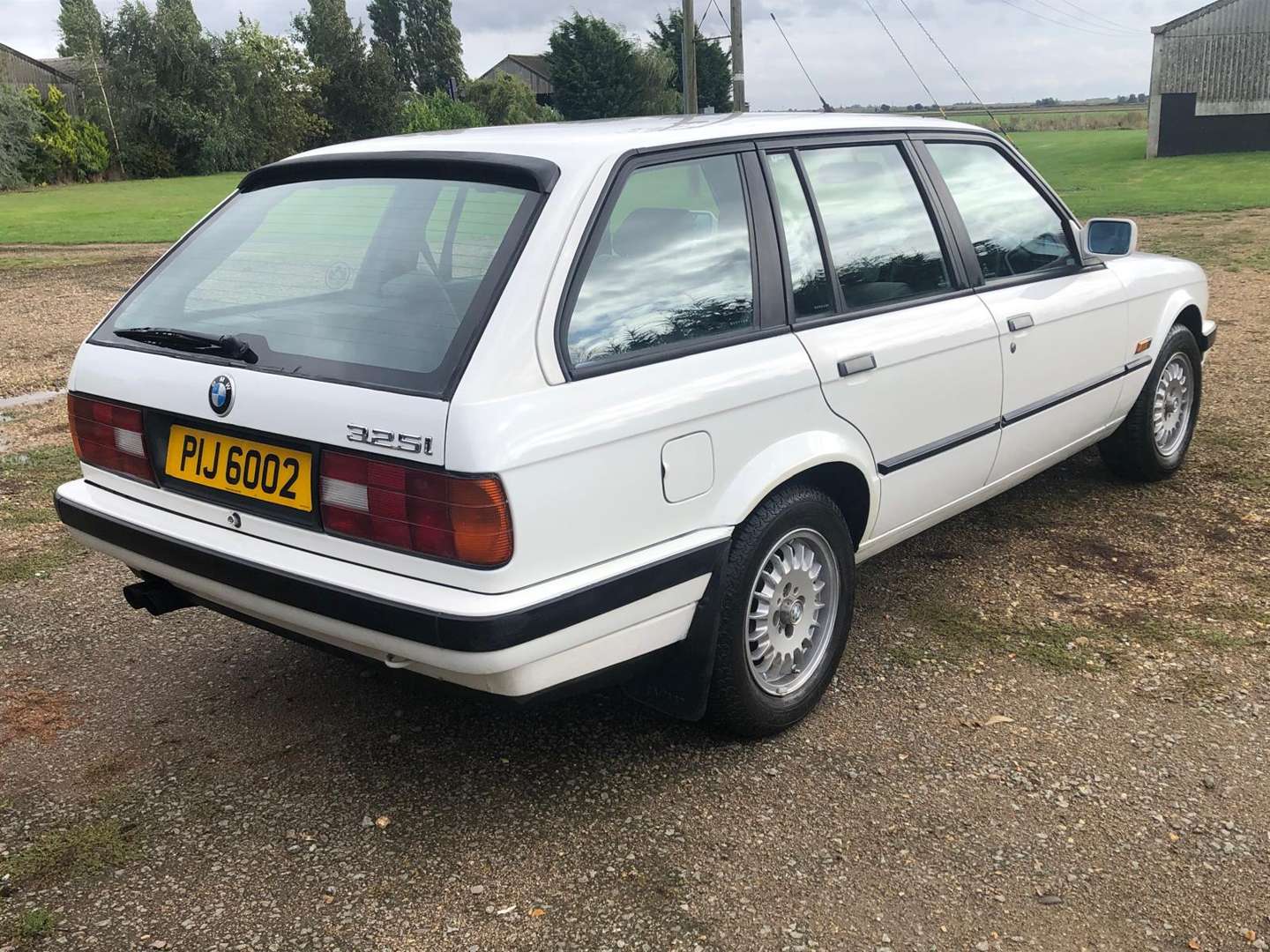 <p>1991 BMW E30 325I TOURING</p>