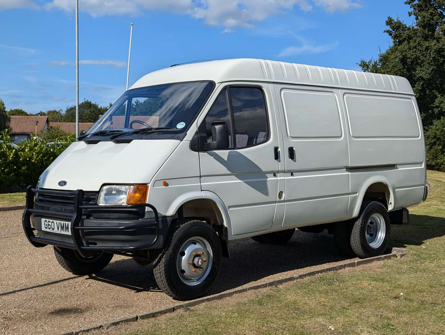 <p>1989 FORD TRANSIT COUNTY 4X4</p>