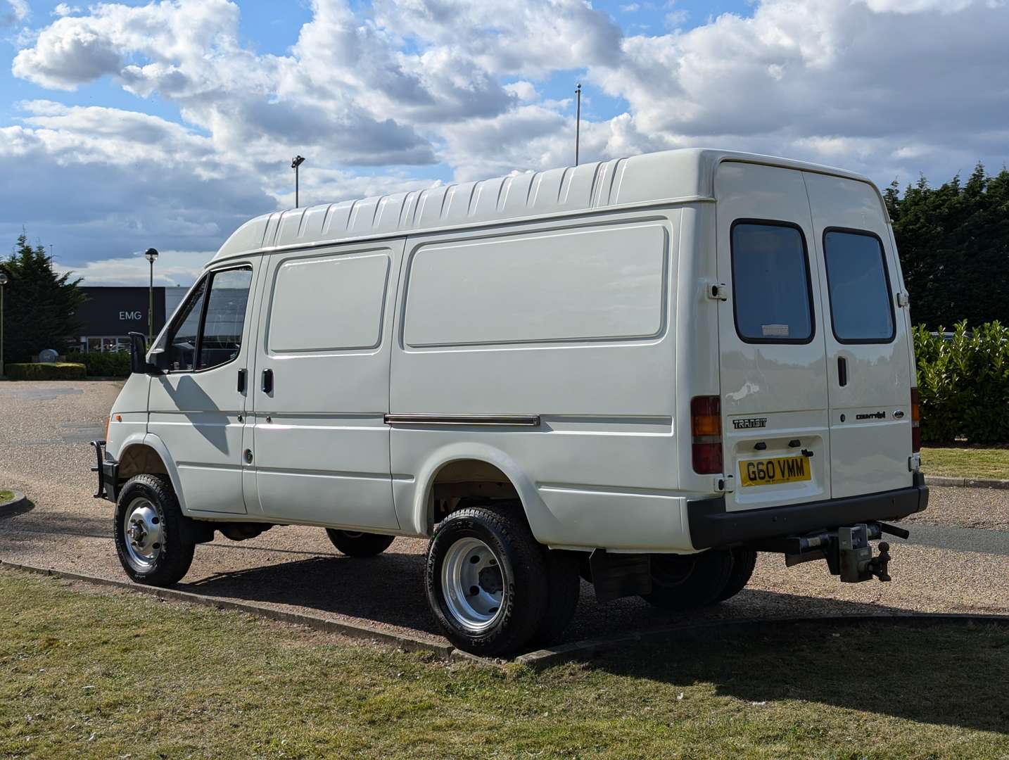 <p>1989 FORD TRANSIT COUNTY 4X4</p>