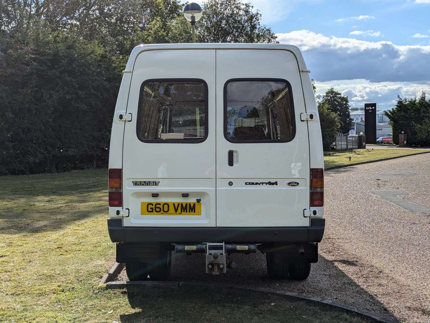 <p>1989 FORD TRANSIT COUNTY 4X4</p>