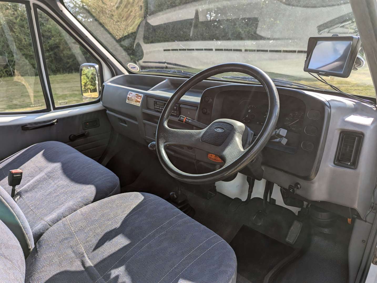 <p>1989 FORD TRANSIT COUNTY 4X4</p>