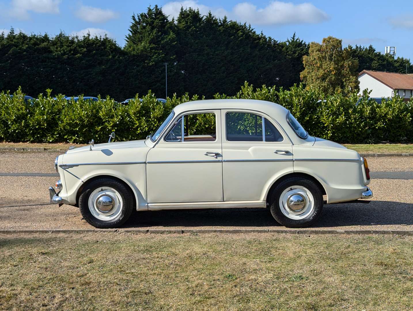 <p>1964 WOLSELEY 1500</p>