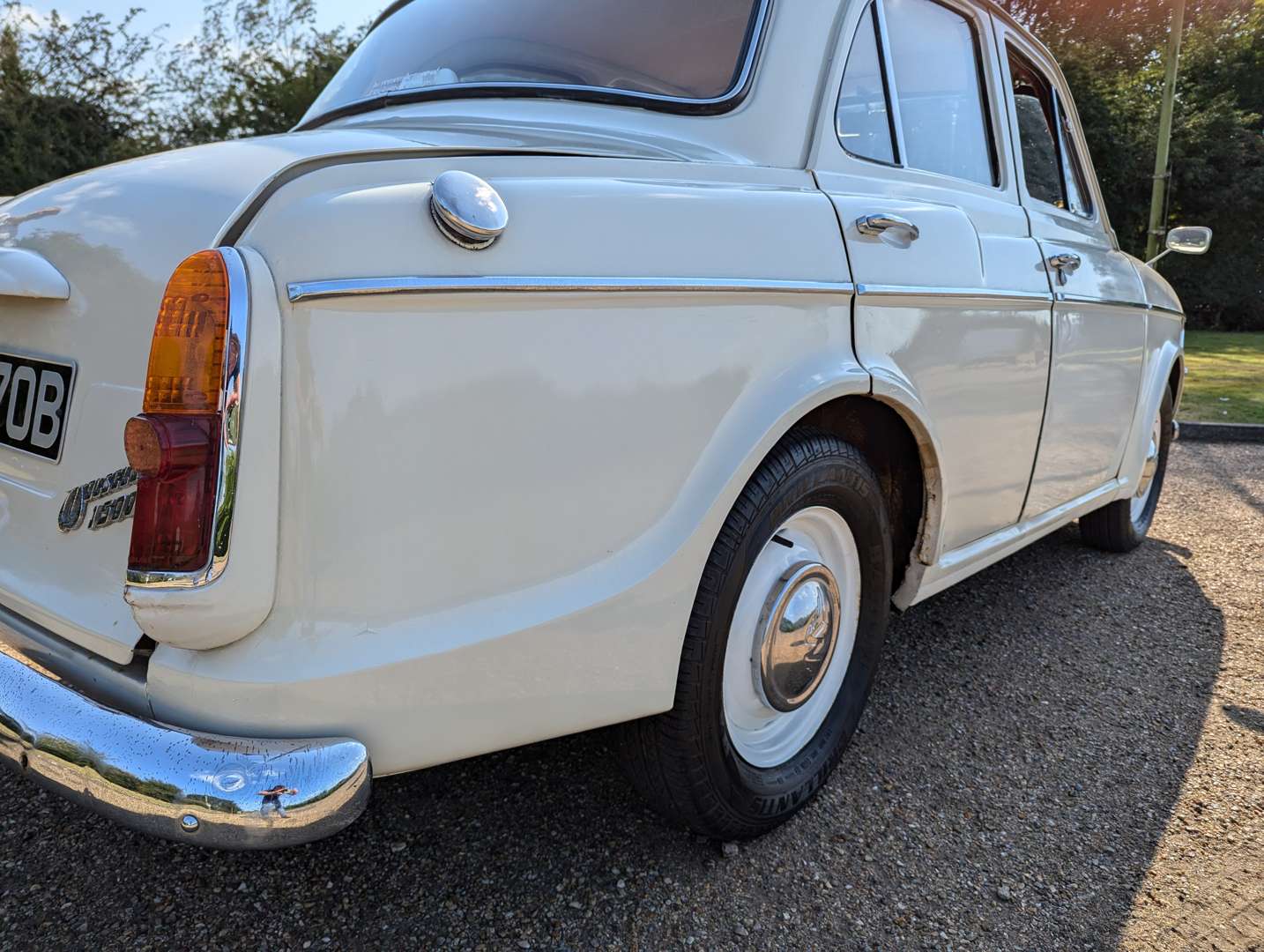 <p>1964 WOLSELEY 1500</p>