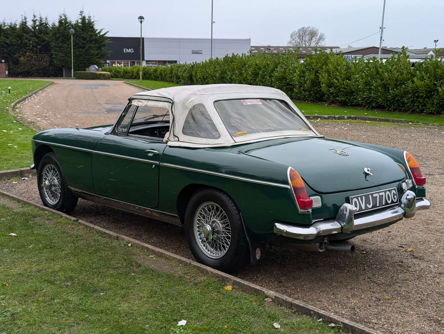 <p>1969 MG B ROADSTER</p>