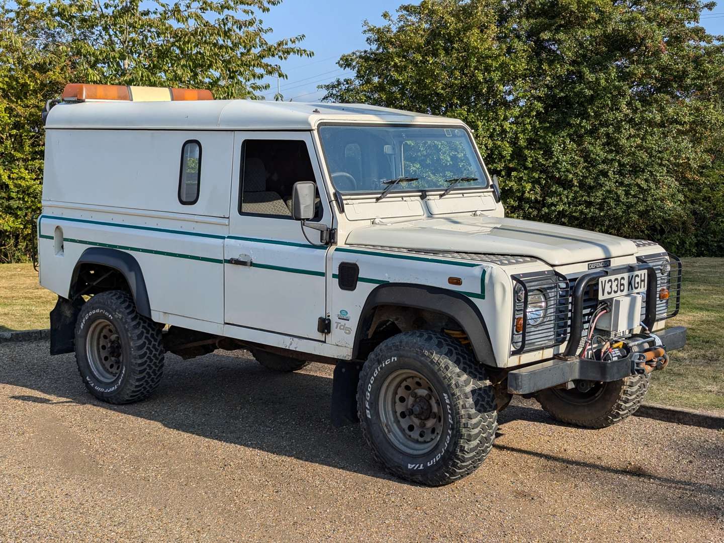 <p>2000 LAND ROVER DEFENDER 110 TD5</p>