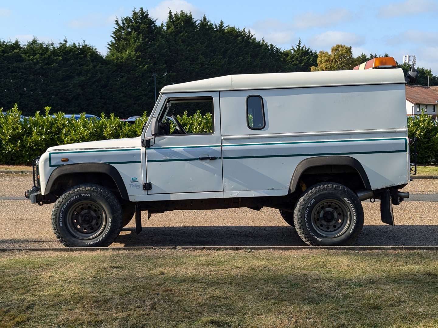 <p>2000 LAND ROVER DEFENDER 110 TD5</p>