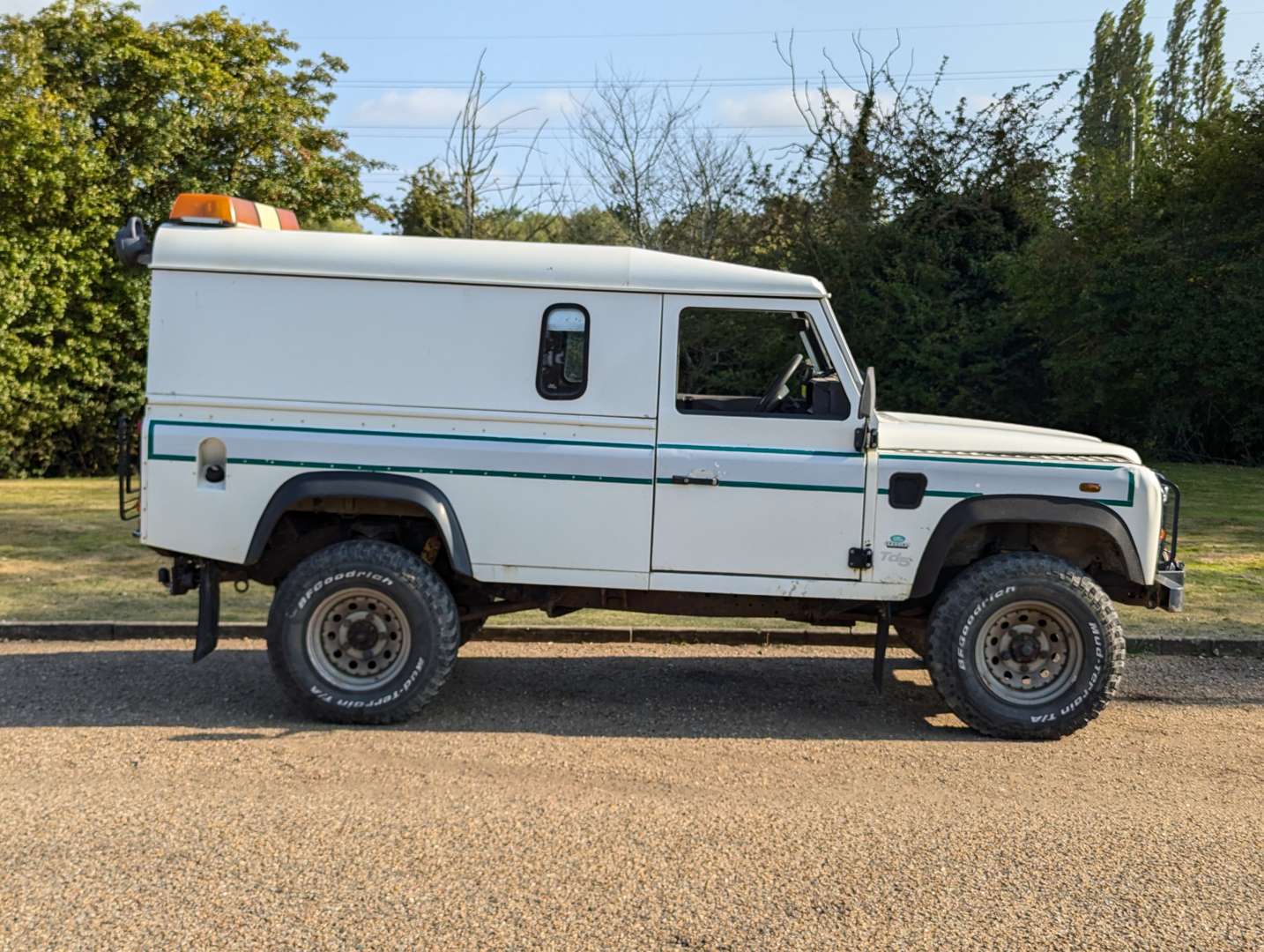 <p>2000 LAND ROVER DEFENDER 110 TD5</p>