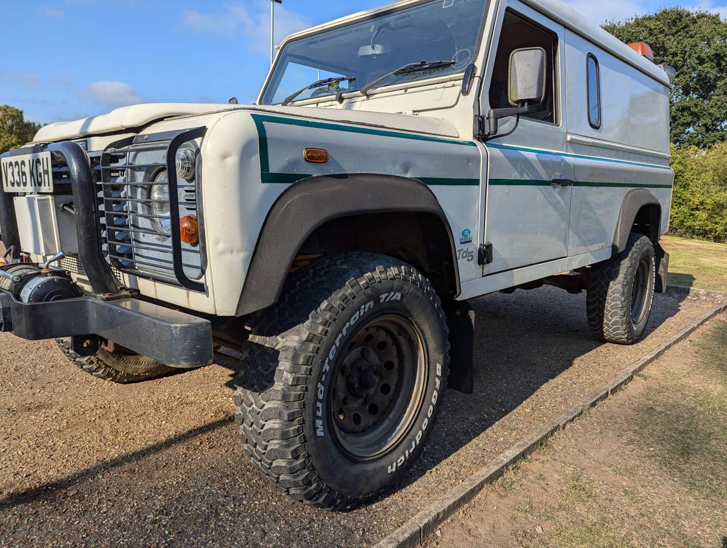 <p>2000 LAND ROVER DEFENDER 110 TD5</p>