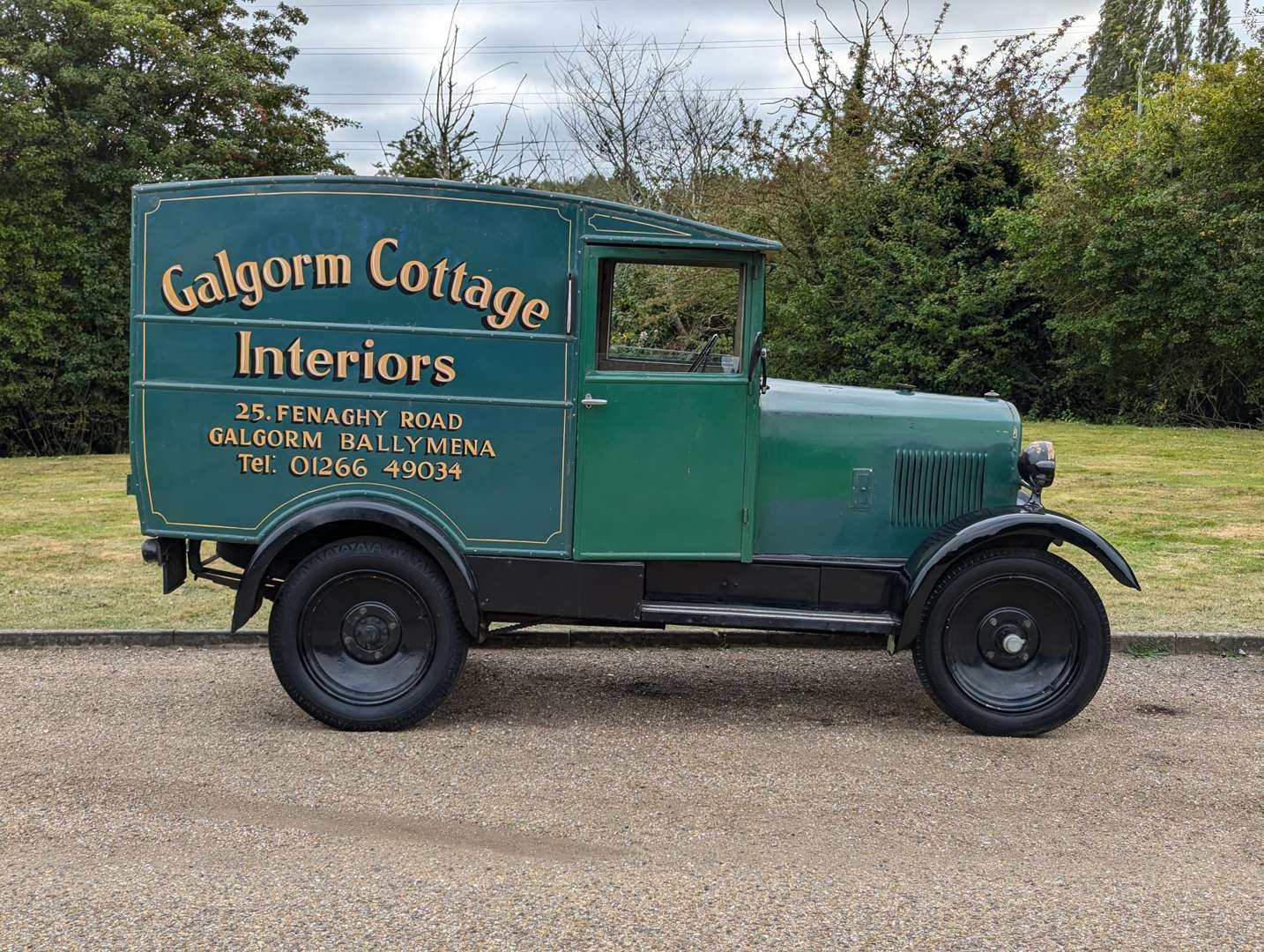 <p>1935 TROJAN VAN</p>