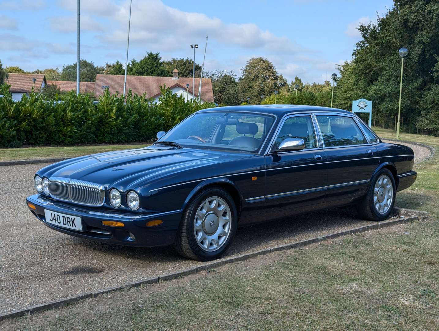 <p>1998 DAIMLER SUPER 4.0 V8 AUTO</p>