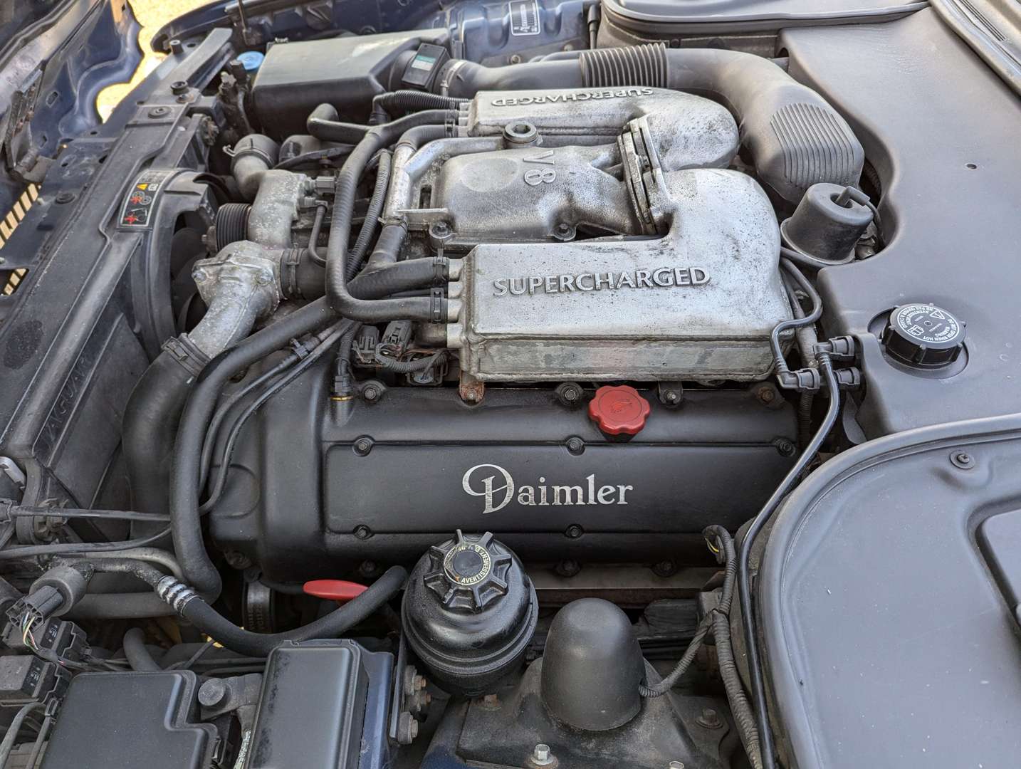 <p>1998 DAIMLER SUPER 4.0 V8 AUTO</p>