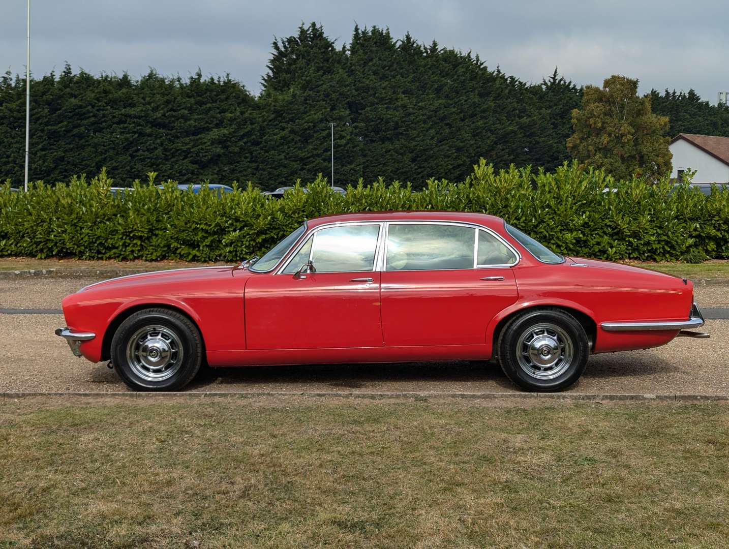 <p>1974 DAIMLER DOUBLE SIX AUTO</p>