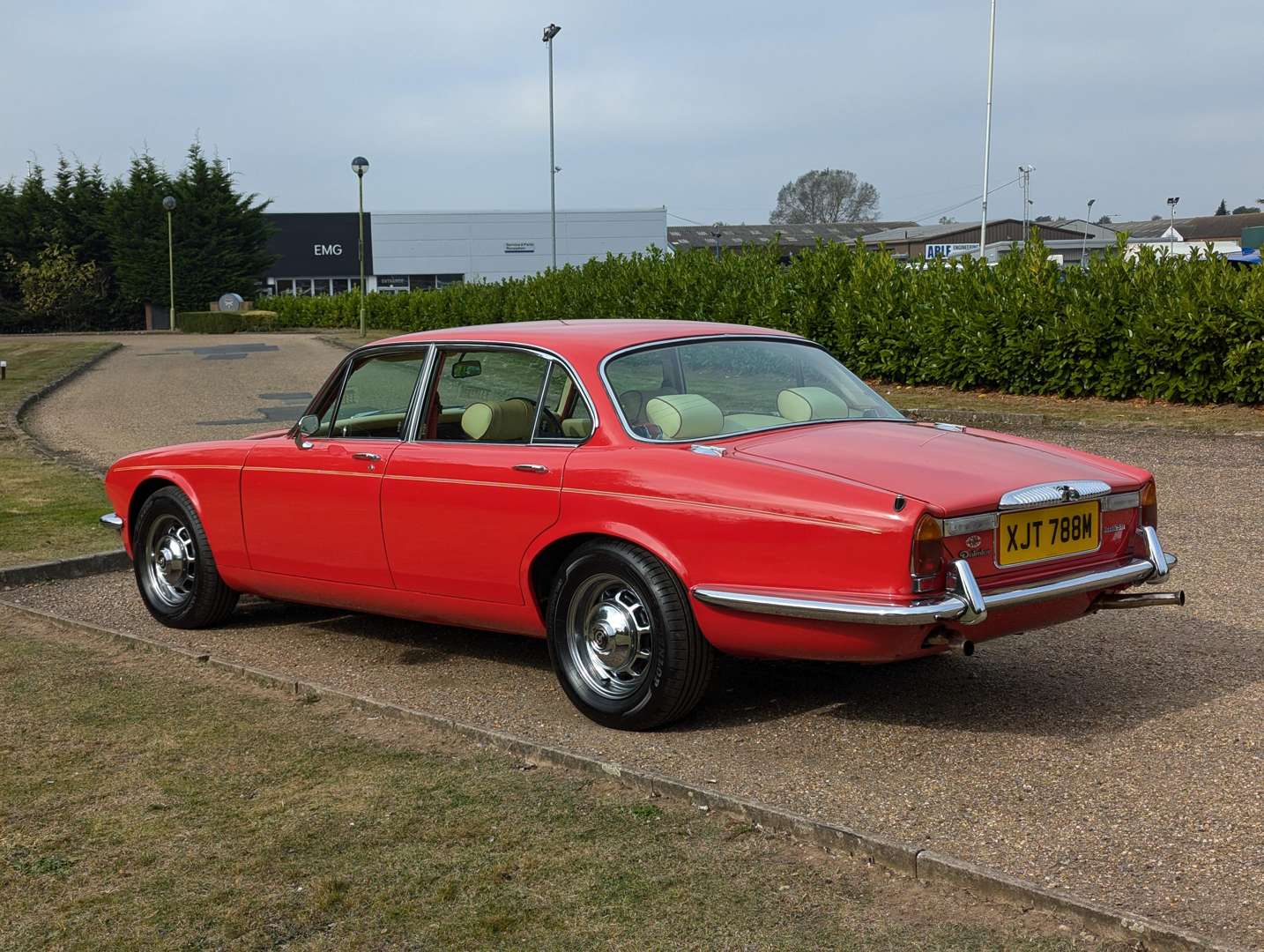 <p>1974 DAIMLER DOUBLE SIX AUTO</p>